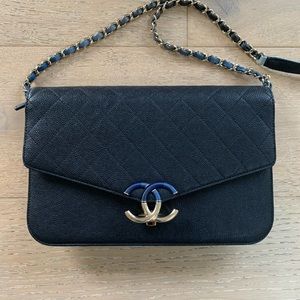 Chanel Thread Around Chain Quilted Caviar - Medium
